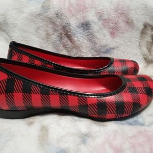 Like new Crocs 8 W women's slip ons